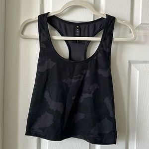 90 Degree cropped black camo workout top size medium!
